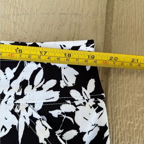 Mario Serrani Ladies' Tummy Control Skort Front Pockets, Black/White XL - Picture 5 of 15